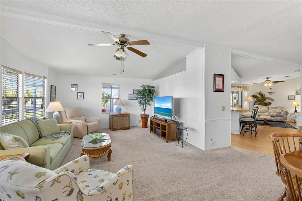 合同活跃: $159,900 (2 贝兹, 2 浴室, 1480 平方英尺)