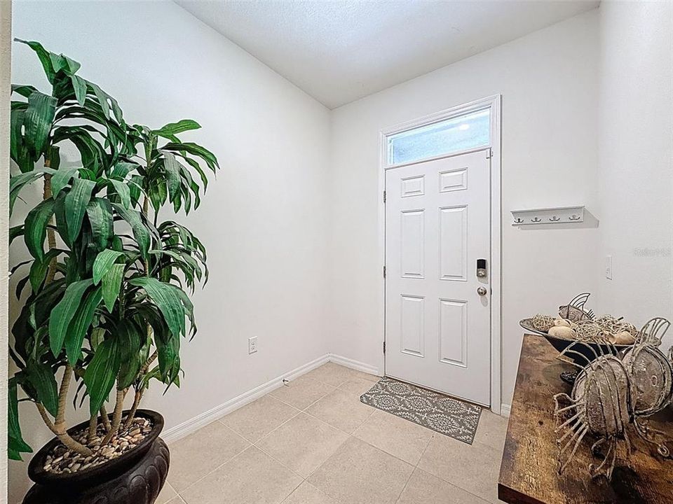 Под контрактом: $339,900 (3 спален, 2 ванн, 1673 Квадратных фут)