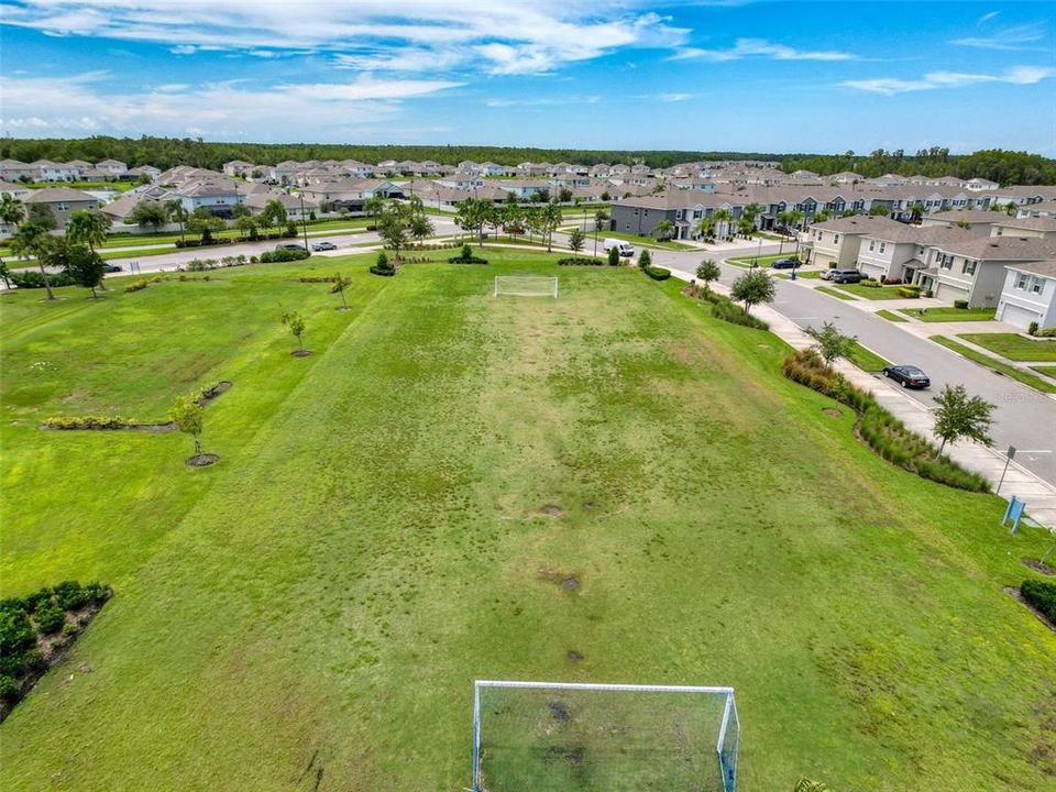 Под контрактом: $339,900 (3 спален, 2 ванн, 1673 Квадратных фут)