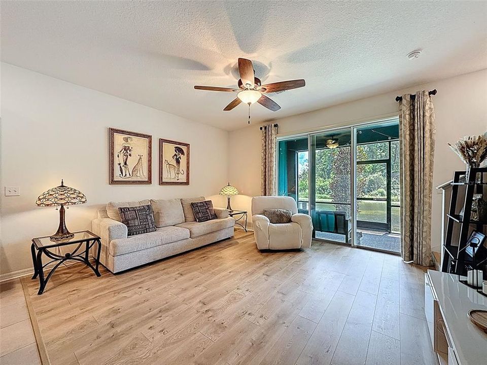 Под контрактом: $339,900 (3 спален, 2 ванн, 1673 Квадратных фут)