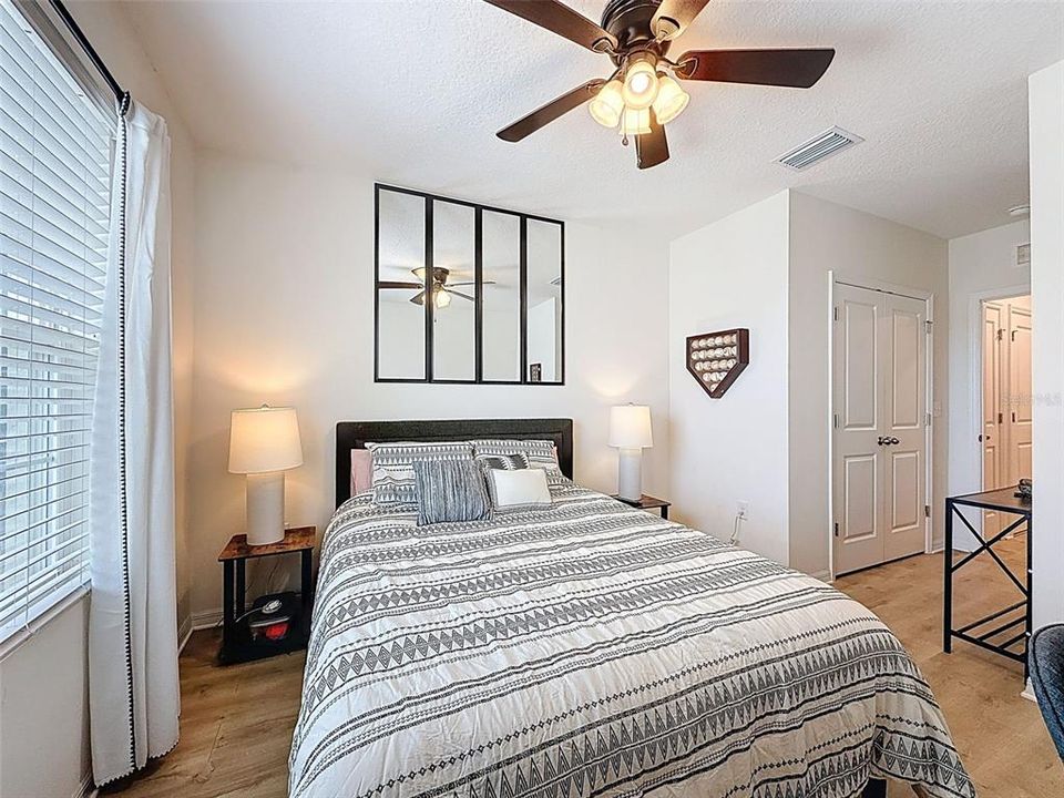 Под контрактом: $339,900 (3 спален, 2 ванн, 1673 Квадратных фут)