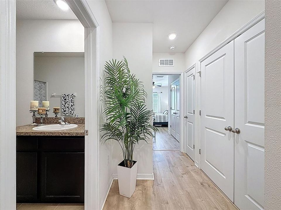 Под контрактом: $339,900 (3 спален, 2 ванн, 1673 Квадратных фут)