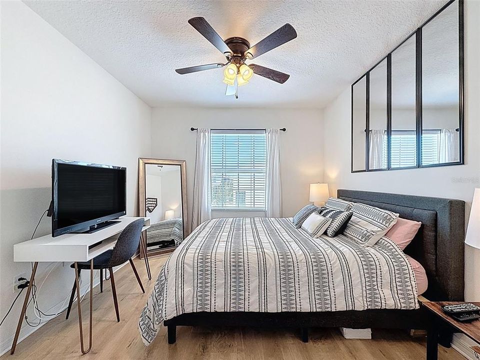 Под контрактом: $339,900 (3 спален, 2 ванн, 1673 Квадратных фут)