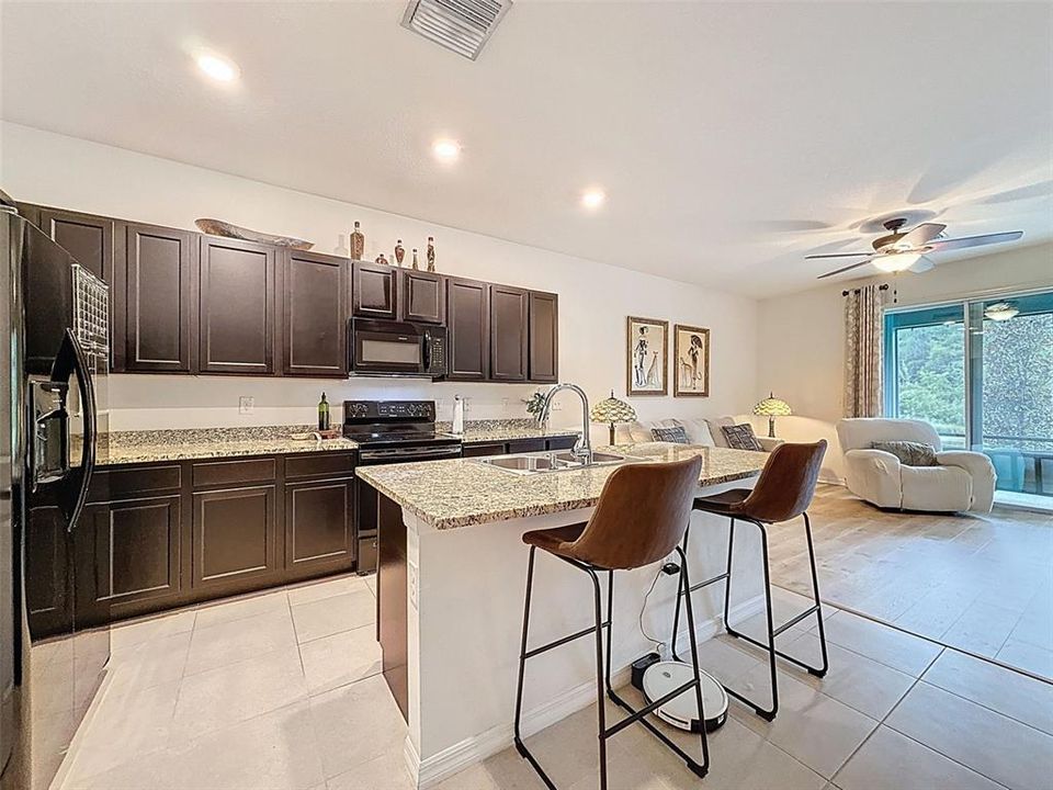 Под контрактом: $339,900 (3 спален, 2 ванн, 1673 Квадратных фут)