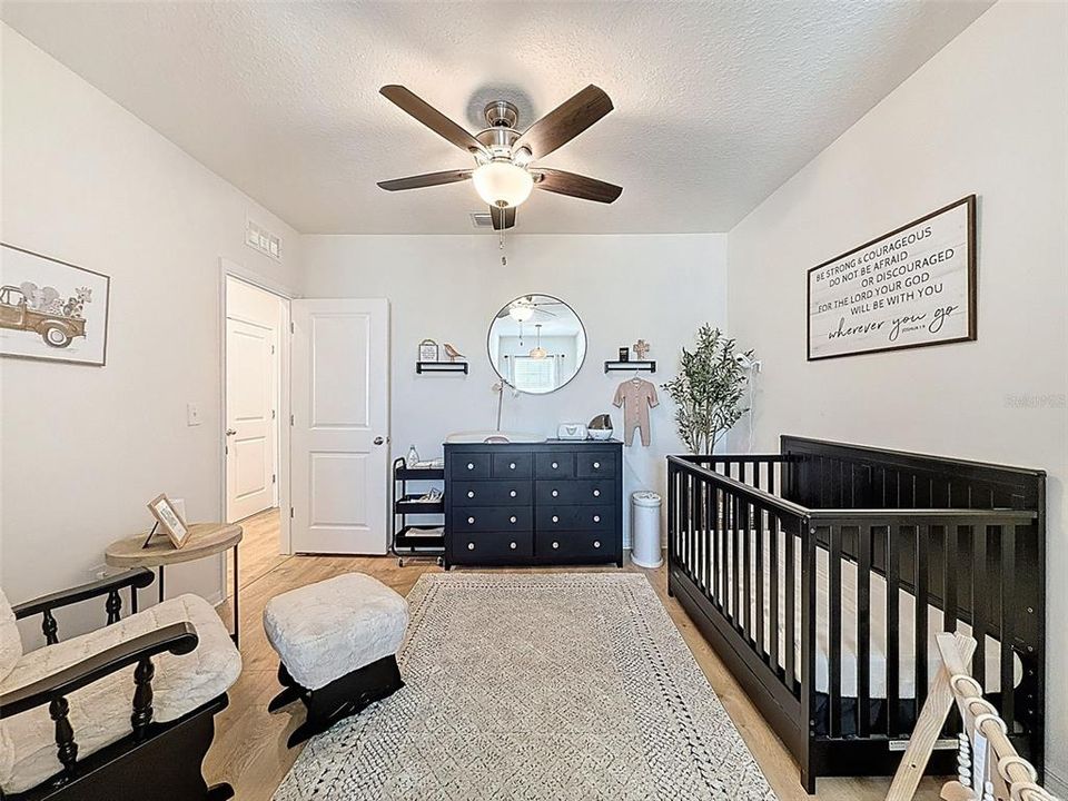 Под контрактом: $339,900 (3 спален, 2 ванн, 1673 Квадратных фут)