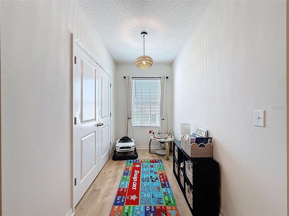 Под контрактом: $339,900 (3 спален, 2 ванн, 1673 Квадратных фут)