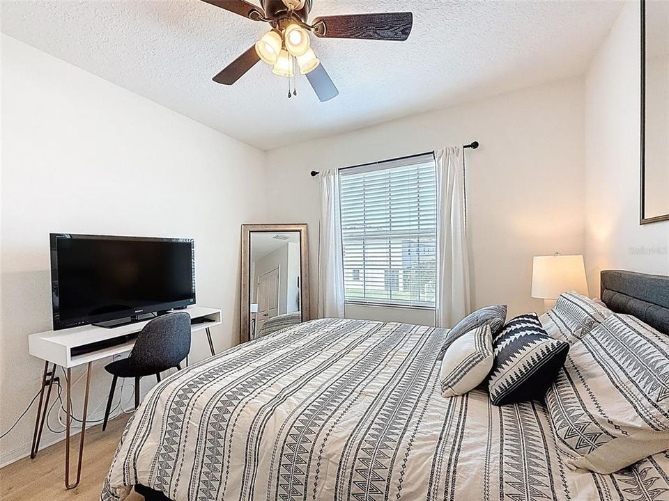 Под контрактом: $339,900 (3 спален, 2 ванн, 1673 Квадратных фут)