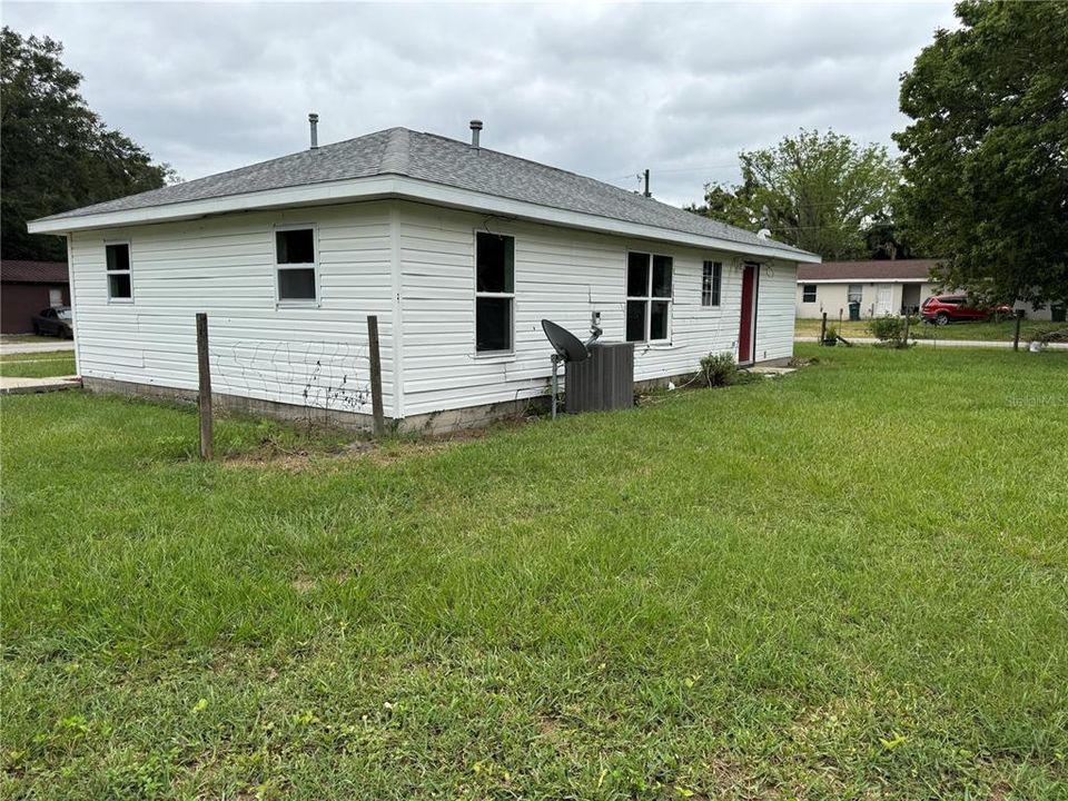 Active With Contract: $158,500 (3 beds, 2 baths, 1032 Square Feet)