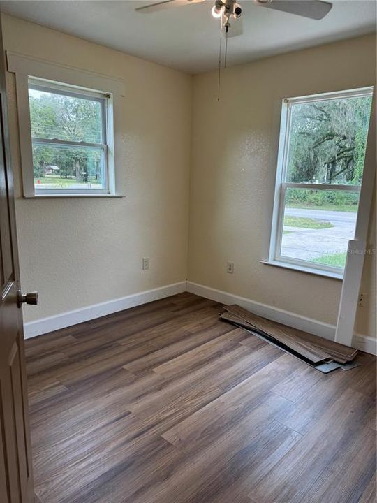 Active With Contract: $158,500 (3 beds, 2 baths, 1032 Square Feet)