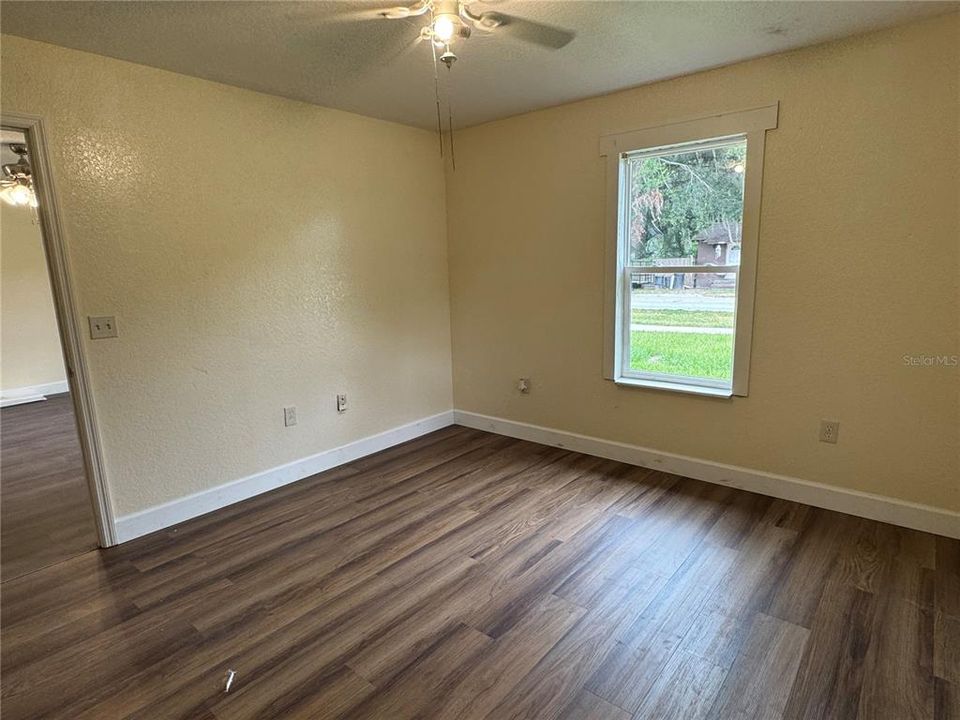 Active With Contract: $158,500 (3 beds, 2 baths, 1032 Square Feet)