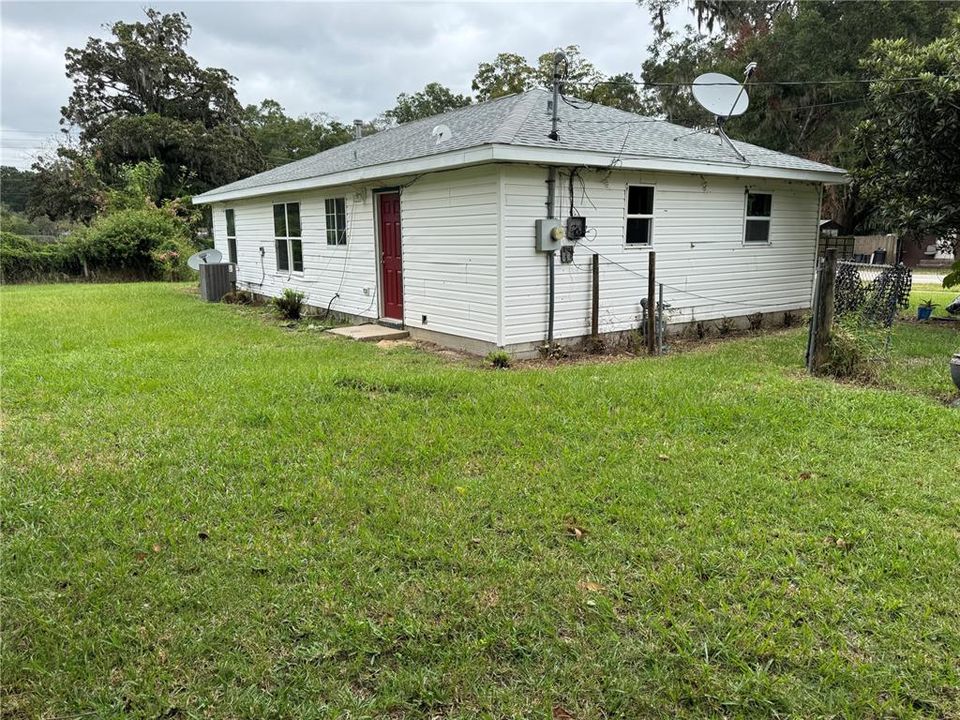 Active With Contract: $158,500 (3 beds, 2 baths, 1032 Square Feet)