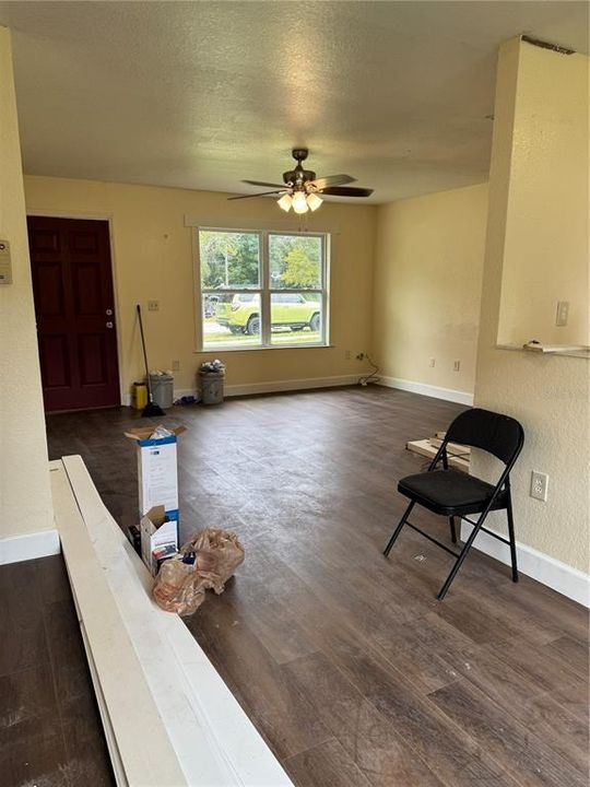 Active With Contract: $158,500 (3 beds, 2 baths, 1032 Square Feet)