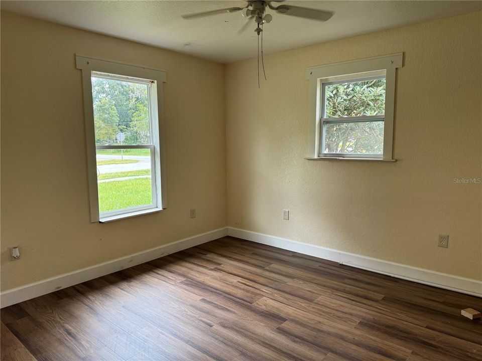 Active With Contract: $158,500 (3 beds, 2 baths, 1032 Square Feet)