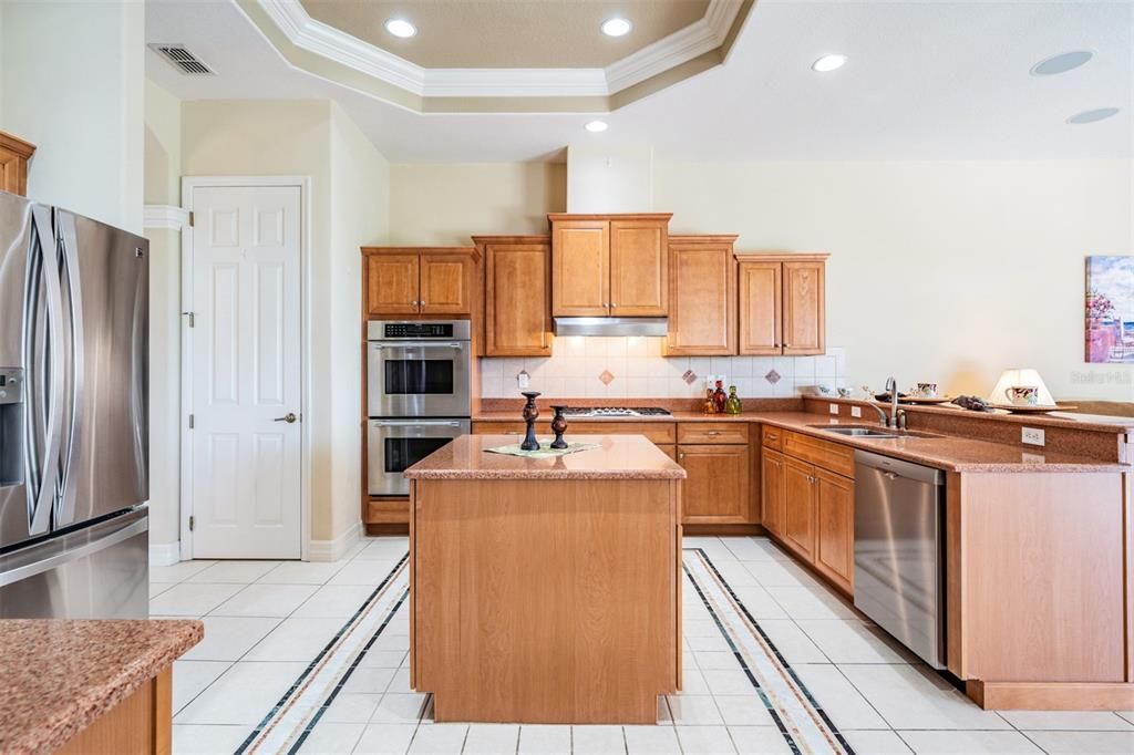 For Sale: $675,000 (4 beds, 3 baths, 2931 Square Feet)