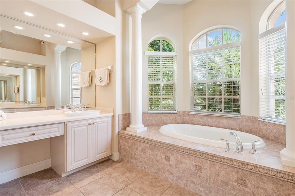 For Sale: $675,000 (4 beds, 3 baths, 2931 Square Feet)