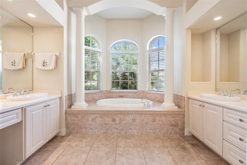 For Sale: $675,000 (4 beds, 3 baths, 2931 Square Feet)