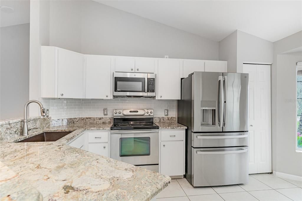 待售: $215,000 (2 贝兹, 2 浴室, 1352 平方英尺)