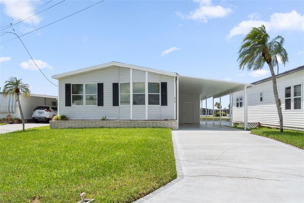 Active With Contract: $199,900 (3 beds, 2 baths, 1341 Square Feet)