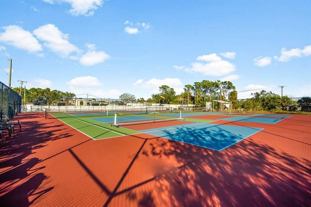 Active With Contract: $199,900 (3 beds, 2 baths, 1341 Square Feet)