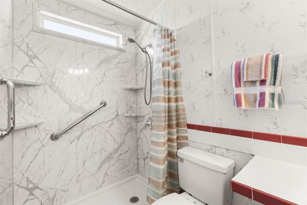 Active With Contract: $199,900 (3 beds, 2 baths, 1341 Square Feet)