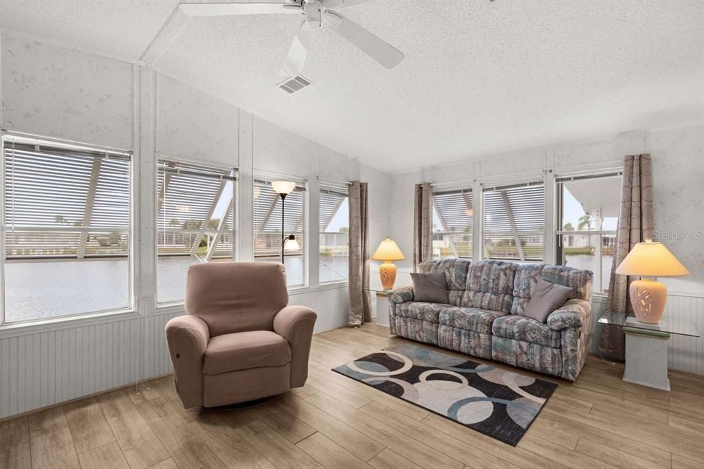 Active With Contract: $199,900 (3 beds, 2 baths, 1341 Square Feet)