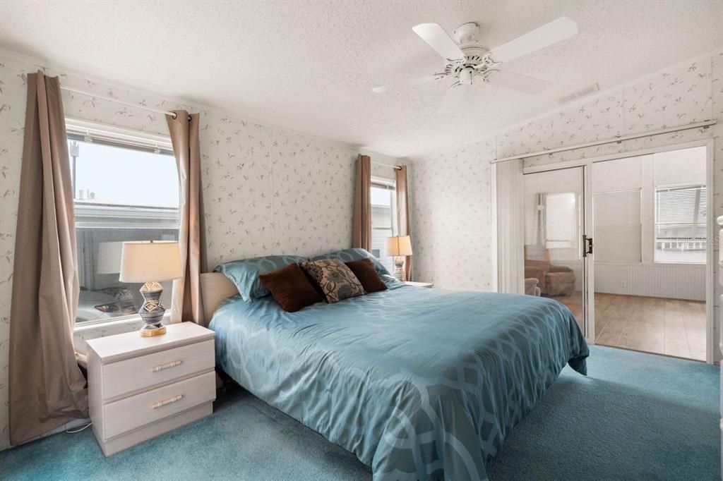 Active With Contract: $199,900 (3 beds, 2 baths, 1341 Square Feet)