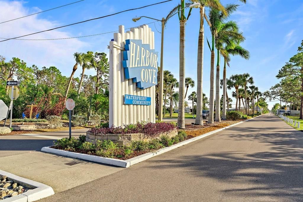 Active With Contract: $199,900 (3 beds, 2 baths, 1341 Square Feet)