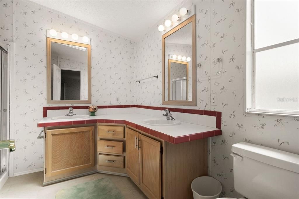 Active With Contract: $199,900 (3 beds, 2 baths, 1341 Square Feet)