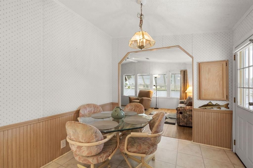 Active With Contract: $199,900 (3 beds, 2 baths, 1341 Square Feet)