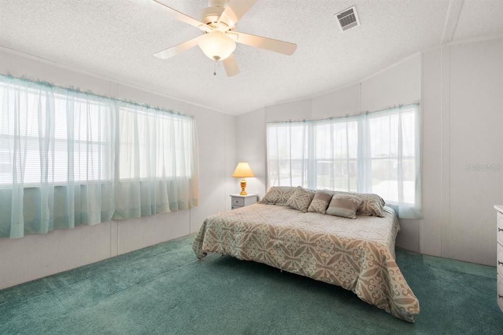 Active With Contract: $199,900 (3 beds, 2 baths, 1341 Square Feet)