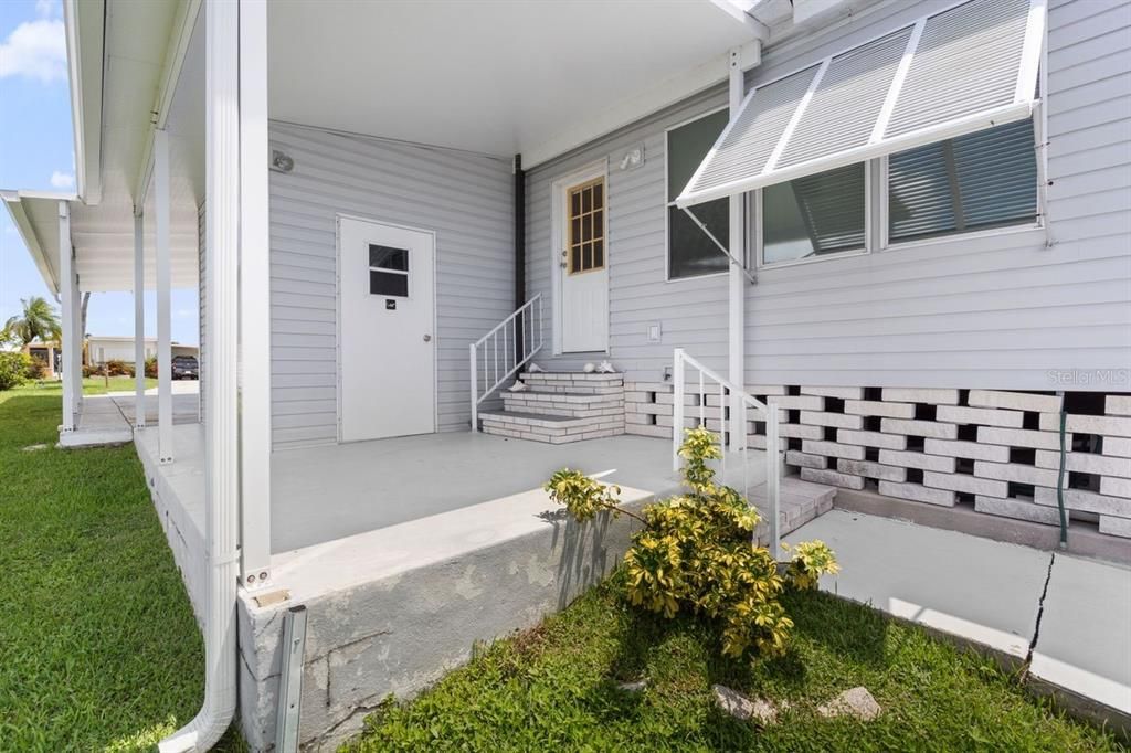 Active With Contract: $199,900 (3 beds, 2 baths, 1341 Square Feet)