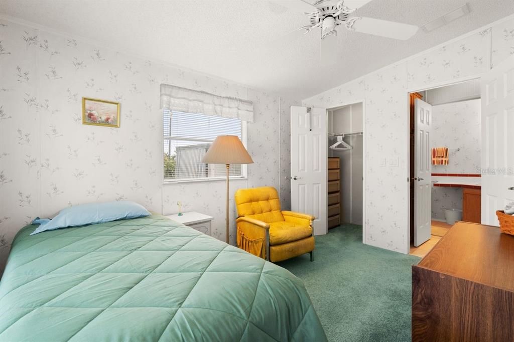 Active With Contract: $199,900 (3 beds, 2 baths, 1341 Square Feet)