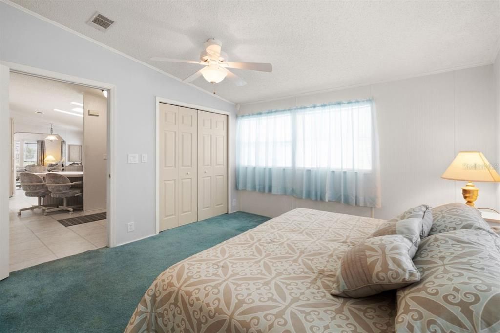 Active With Contract: $199,900 (3 beds, 2 baths, 1341 Square Feet)