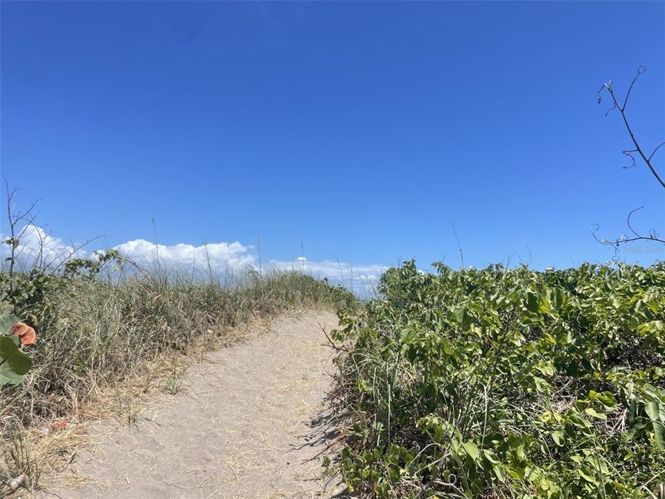 For Sale: $1,499,999 (3 beds, 4 baths, 2729 Square Feet)