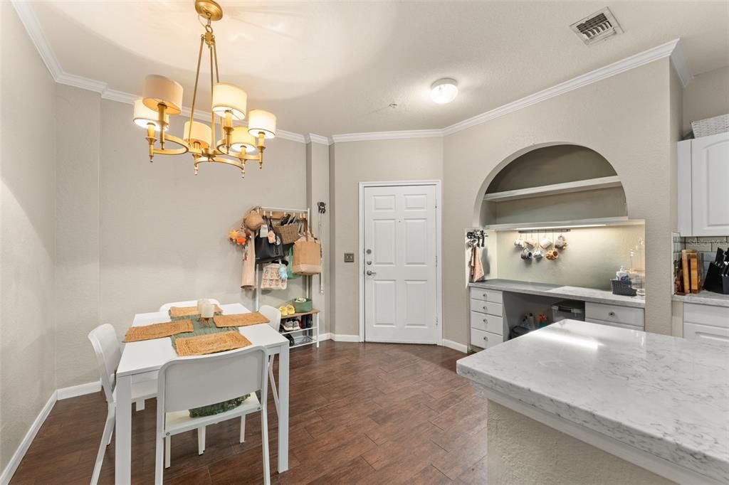 待售: $279,000 (2 贝兹, 2 浴室, 1070 平方英尺)