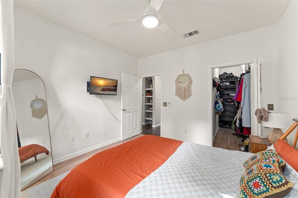 待售: $279,000 (2 贝兹, 2 浴室, 1070 平方英尺)