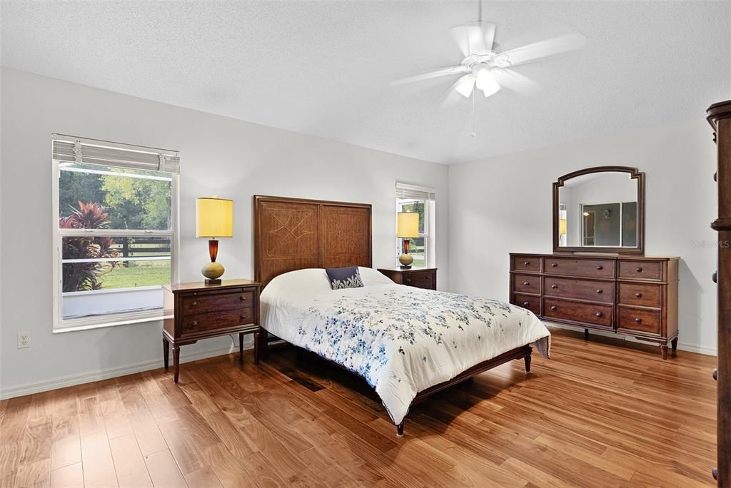 For Sale: $500,000 (4 beds, 3 baths, 2202 Square Feet)