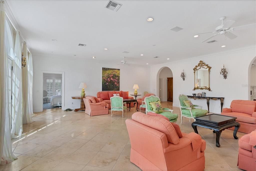 出租: $6,500 (5 贝兹, 5 浴室, 4752 平方英尺)