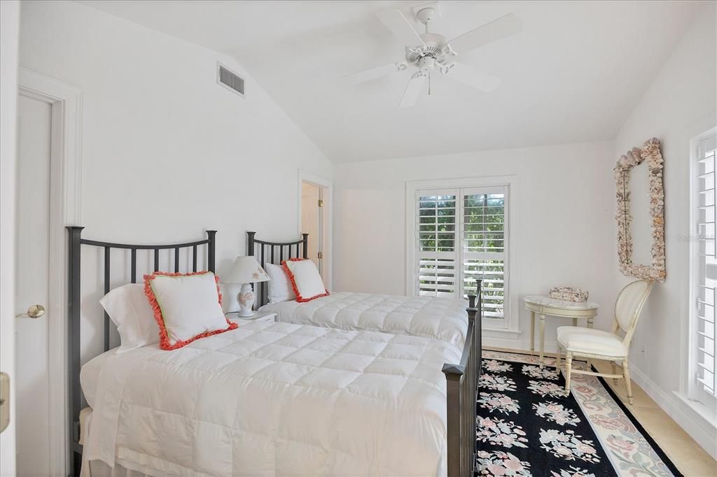 出租: $6,500 (5 贝兹, 5 浴室, 4752 平方英尺)