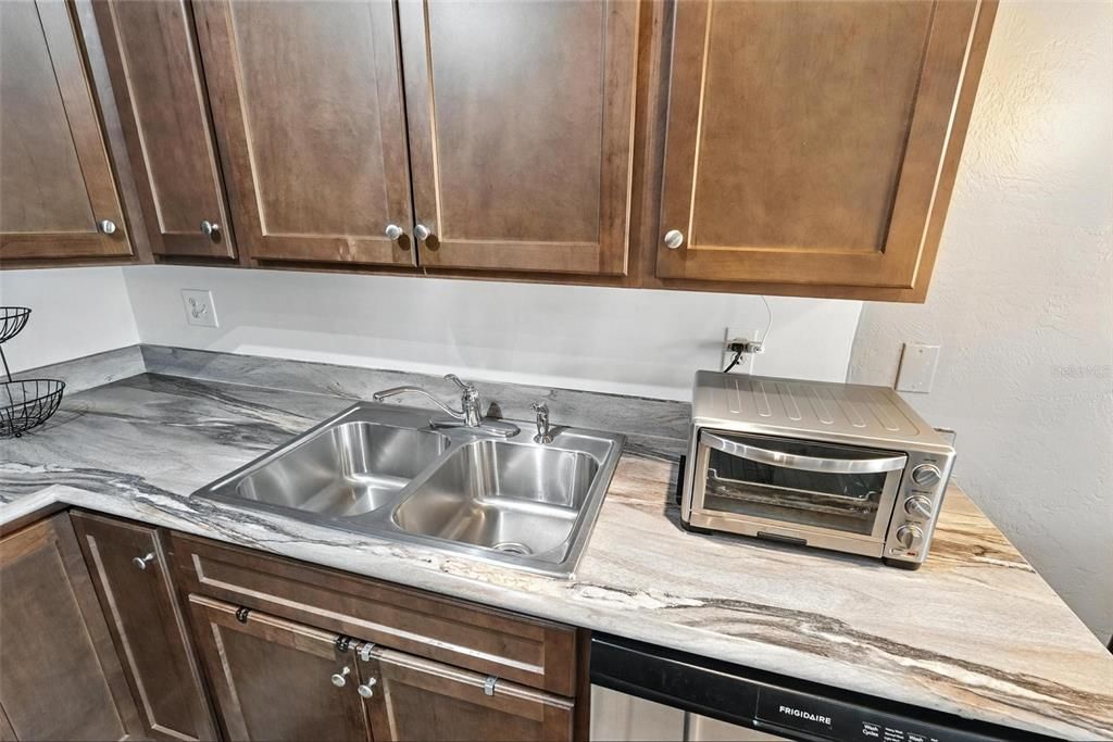 Active With Contract: $149,900 (1 beds, 1 baths, 590 Square Feet)