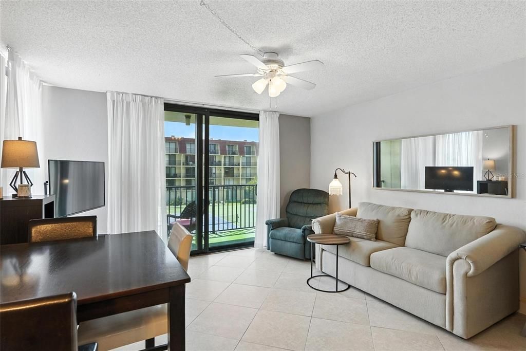 Active With Contract: $149,900 (1 beds, 1 baths, 590 Square Feet)