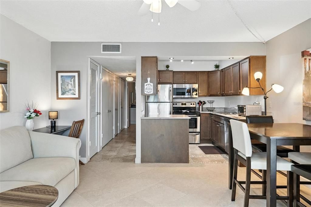 Active With Contract: $149,900 (1 beds, 1 baths, 590 Square Feet)