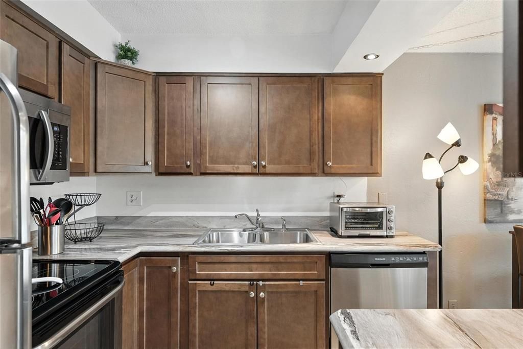 Active With Contract: $149,900 (1 beds, 1 baths, 590 Square Feet)