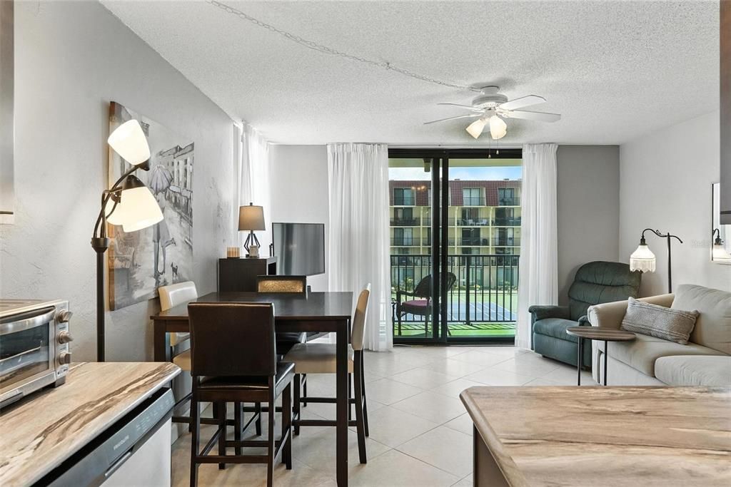 Active With Contract: $149,900 (1 beds, 1 baths, 590 Square Feet)