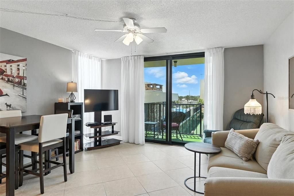 Active With Contract: $149,900 (1 beds, 1 baths, 590 Square Feet)