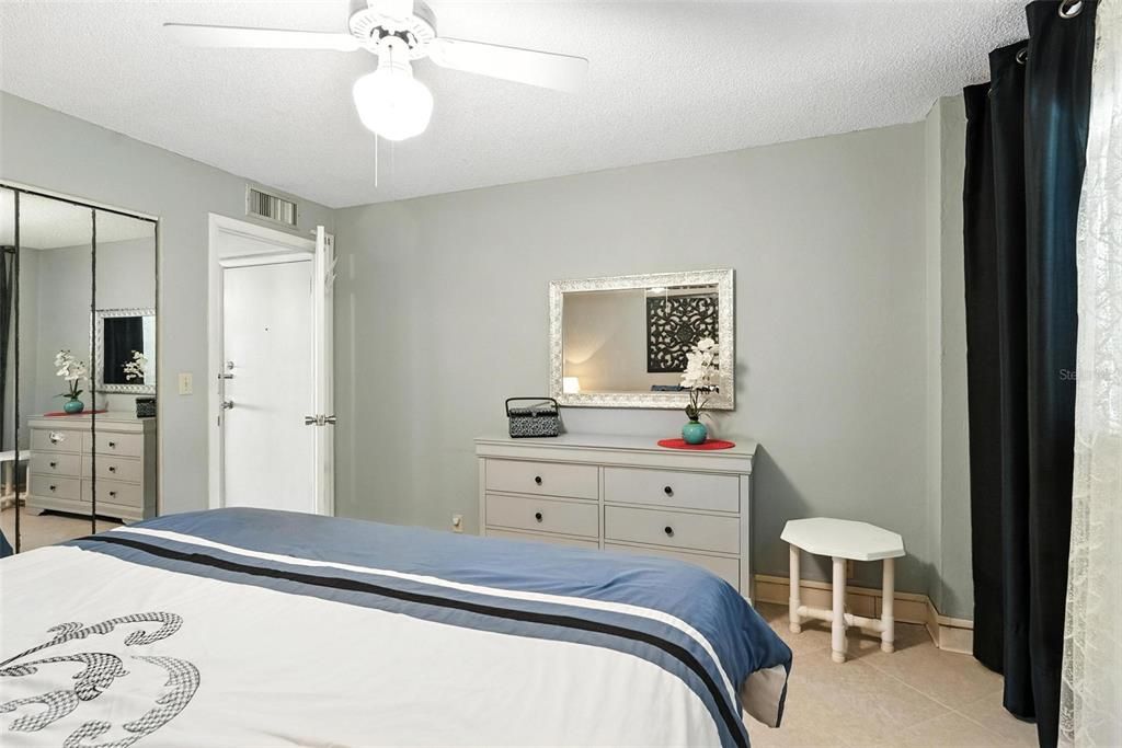 Active With Contract: $149,900 (1 beds, 1 baths, 590 Square Feet)