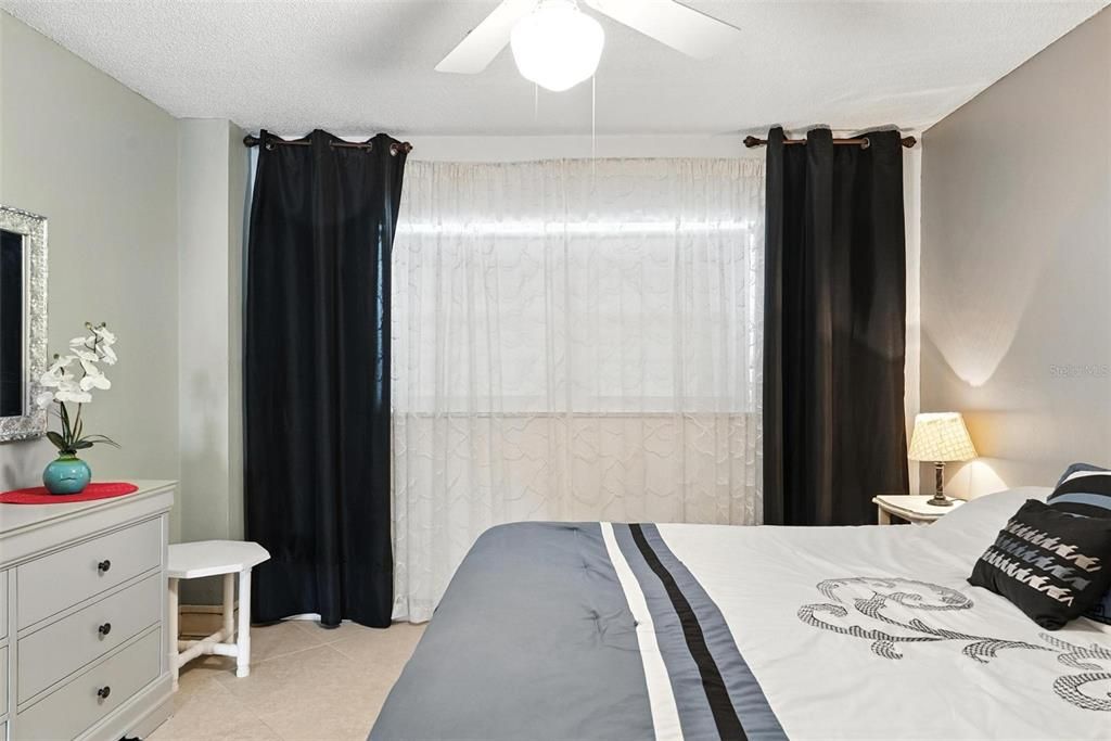 Active With Contract: $149,900 (1 beds, 1 baths, 590 Square Feet)