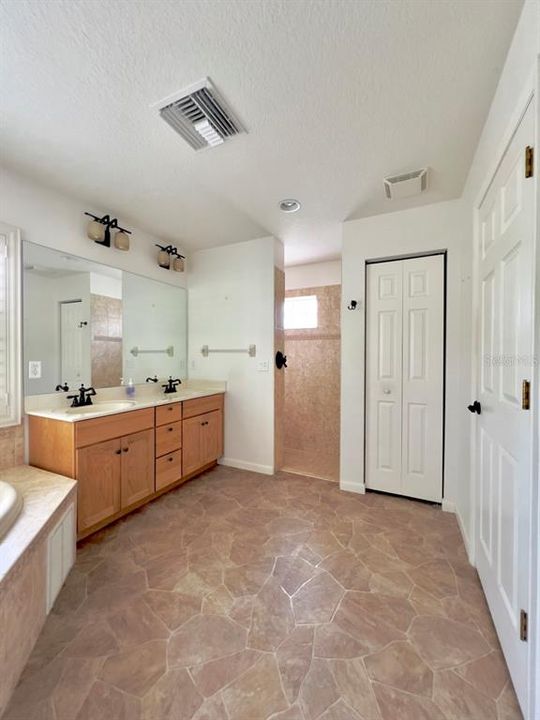 На продажу: $515,000 (4 спален, 2 ванн, 1853 Квадратных фут)