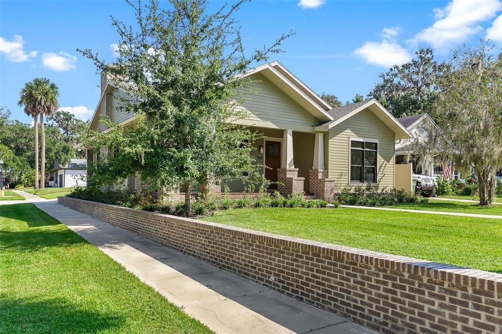 For Sale: $739,900 (3 beds, 3 baths, 1761 Square Feet)