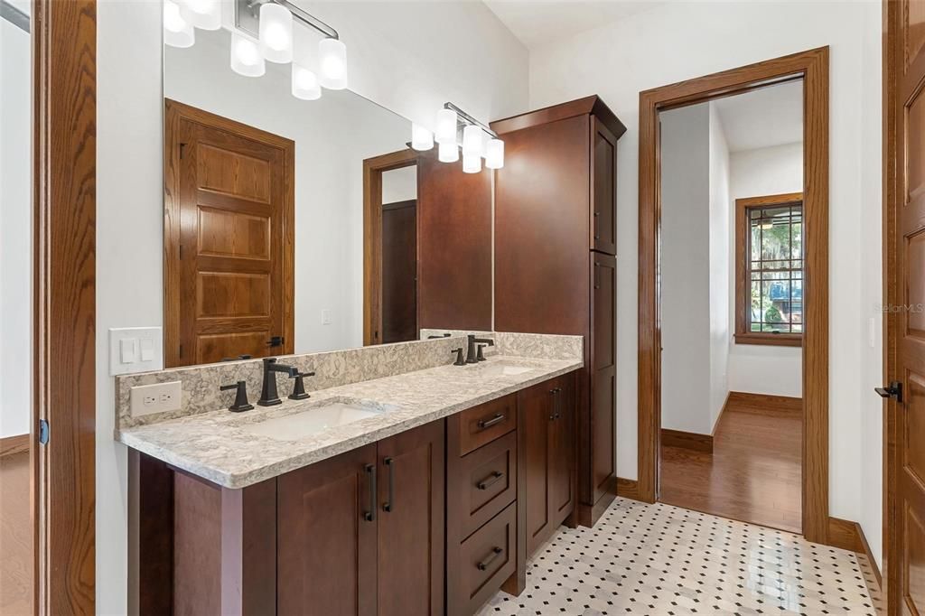 For Sale: $739,900 (3 beds, 3 baths, 1761 Square Feet)